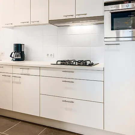 Centre Leopold 204 *